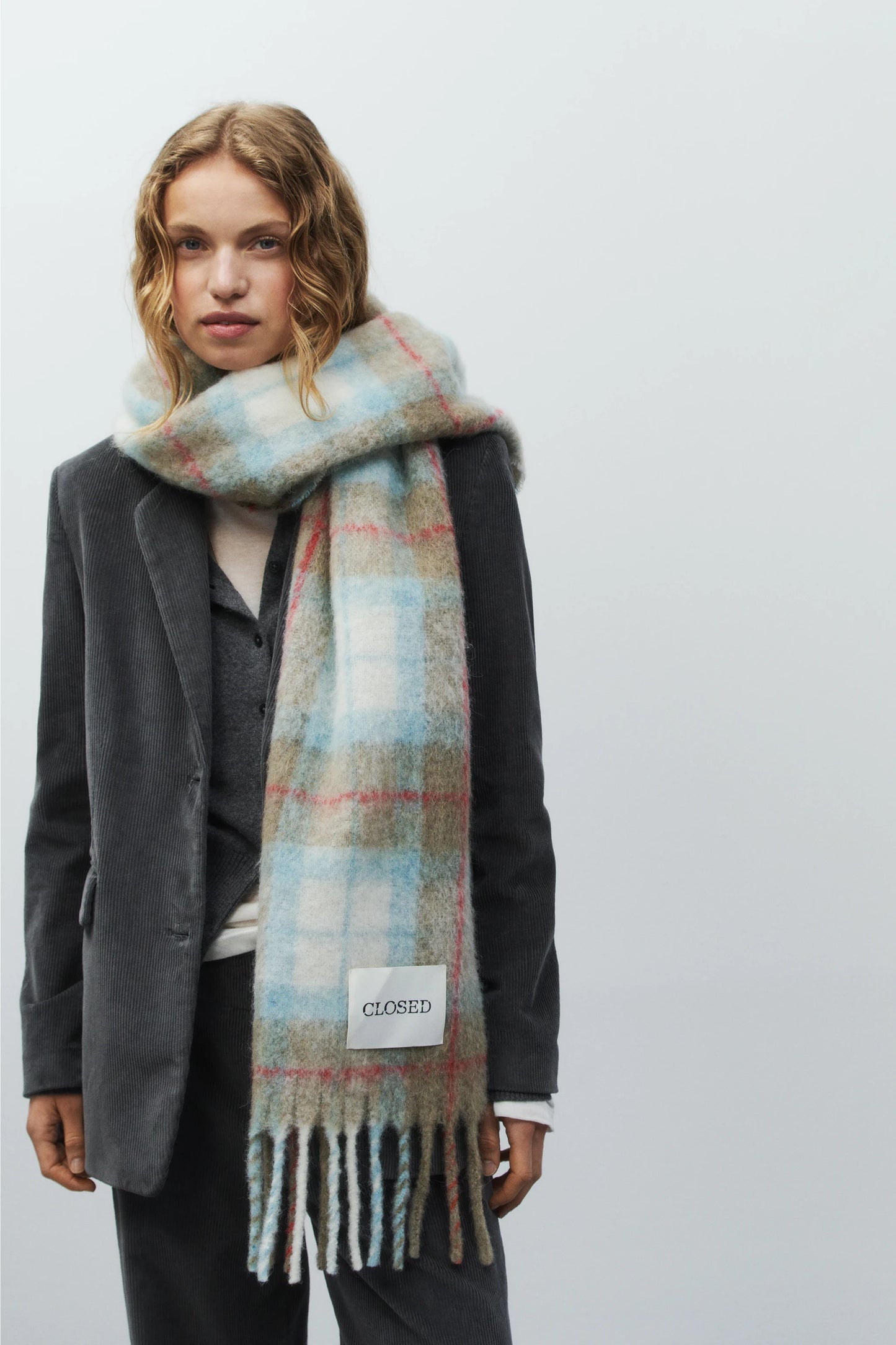Closed Scarf Woman Clay Beige