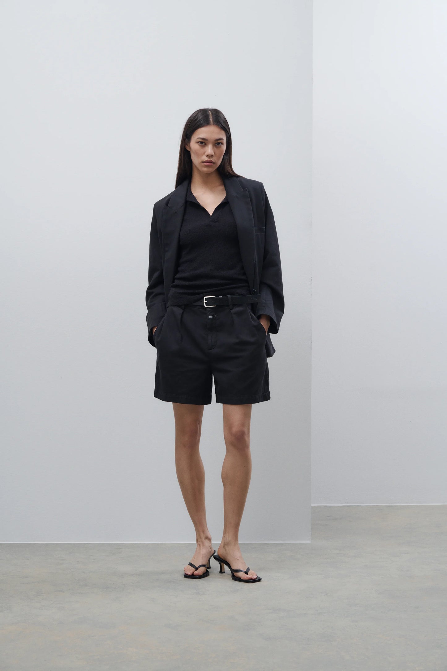 Closed Skirt Woman Shorts Revyl Black