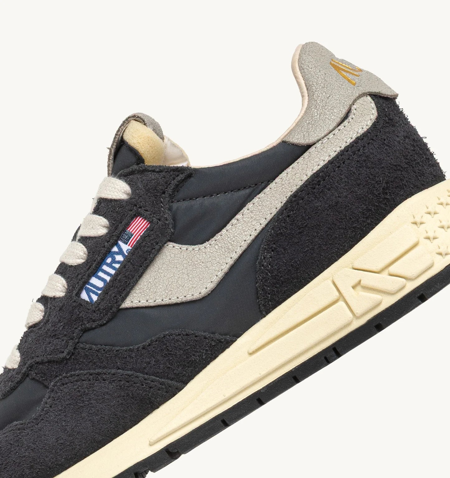 Autry NC05 Nilon/Crack White/Black sneakers