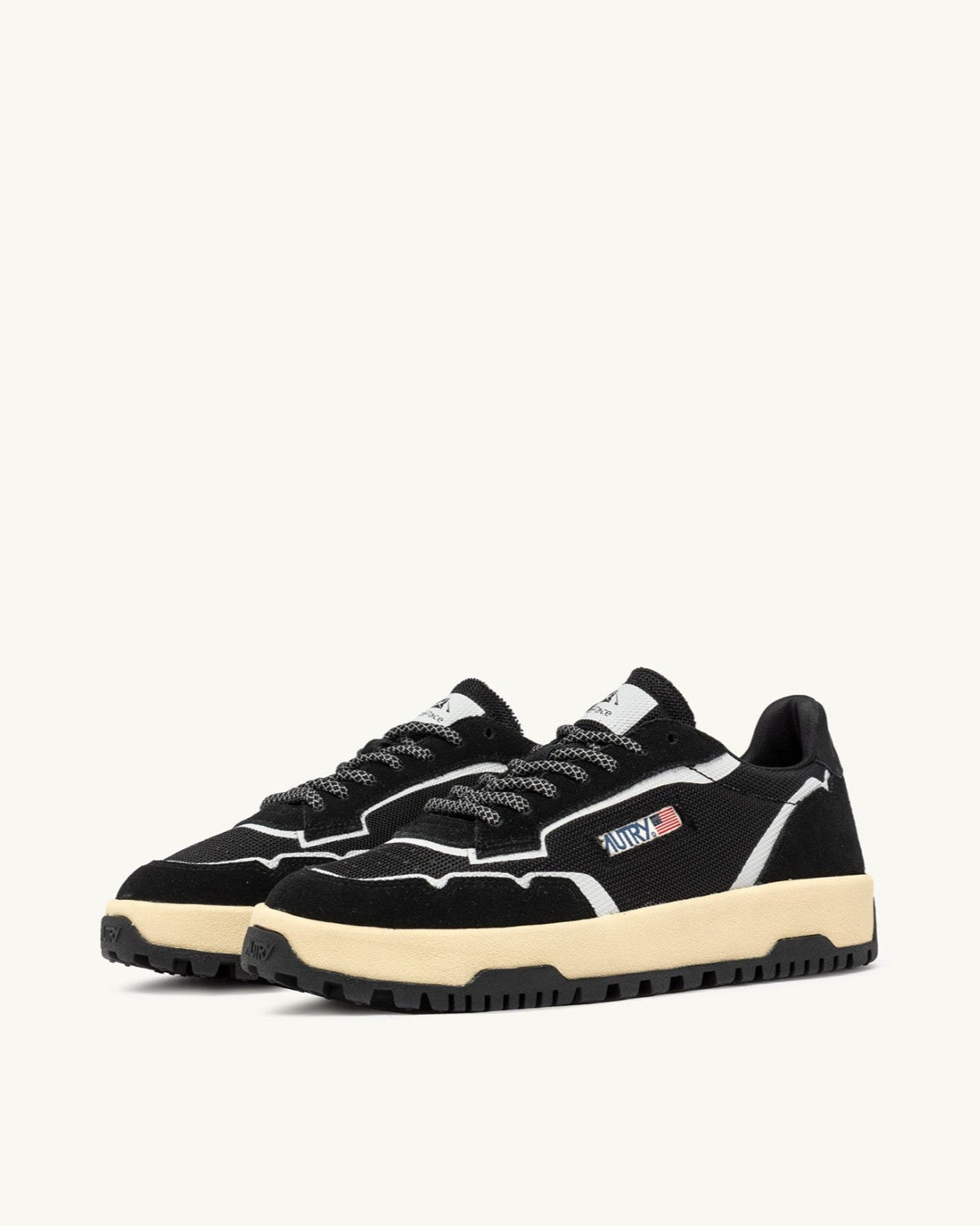 Autry AK06 Blak/Blak sneakers