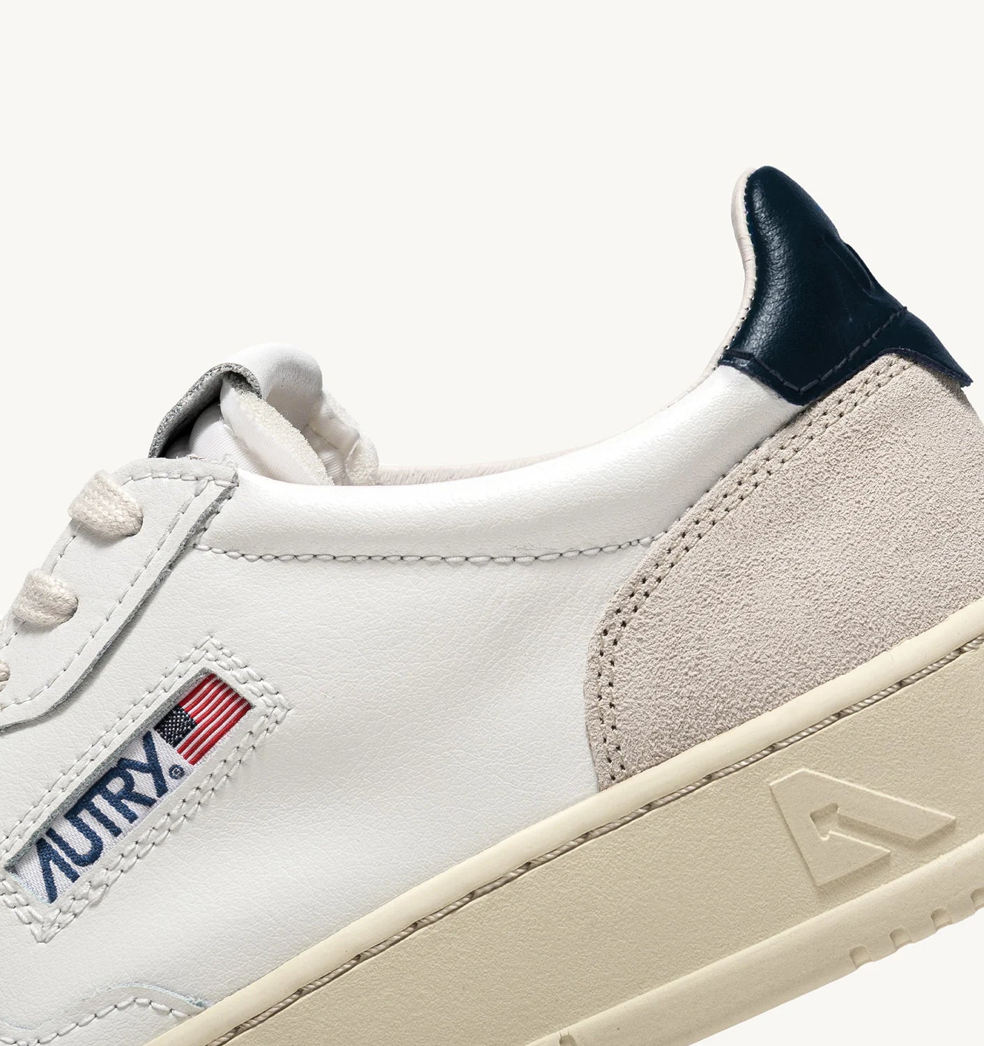 Autry LS28 White/Blue sneakers