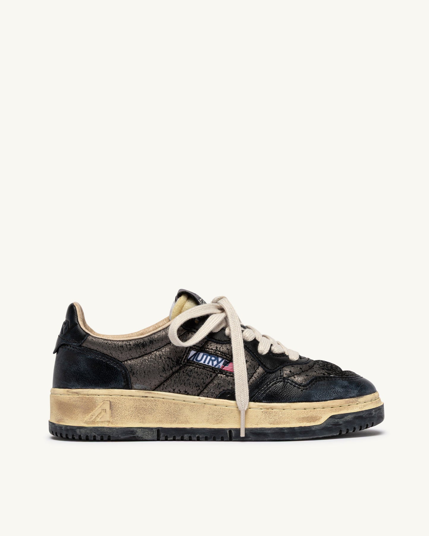 Autry AD03 Goat Leather/Crack Winter/Black sneakers