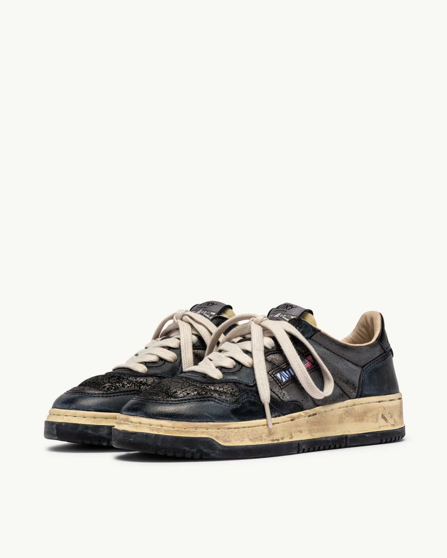 Autry AD03 Goat Leather/Crack Winter/Black sneakers