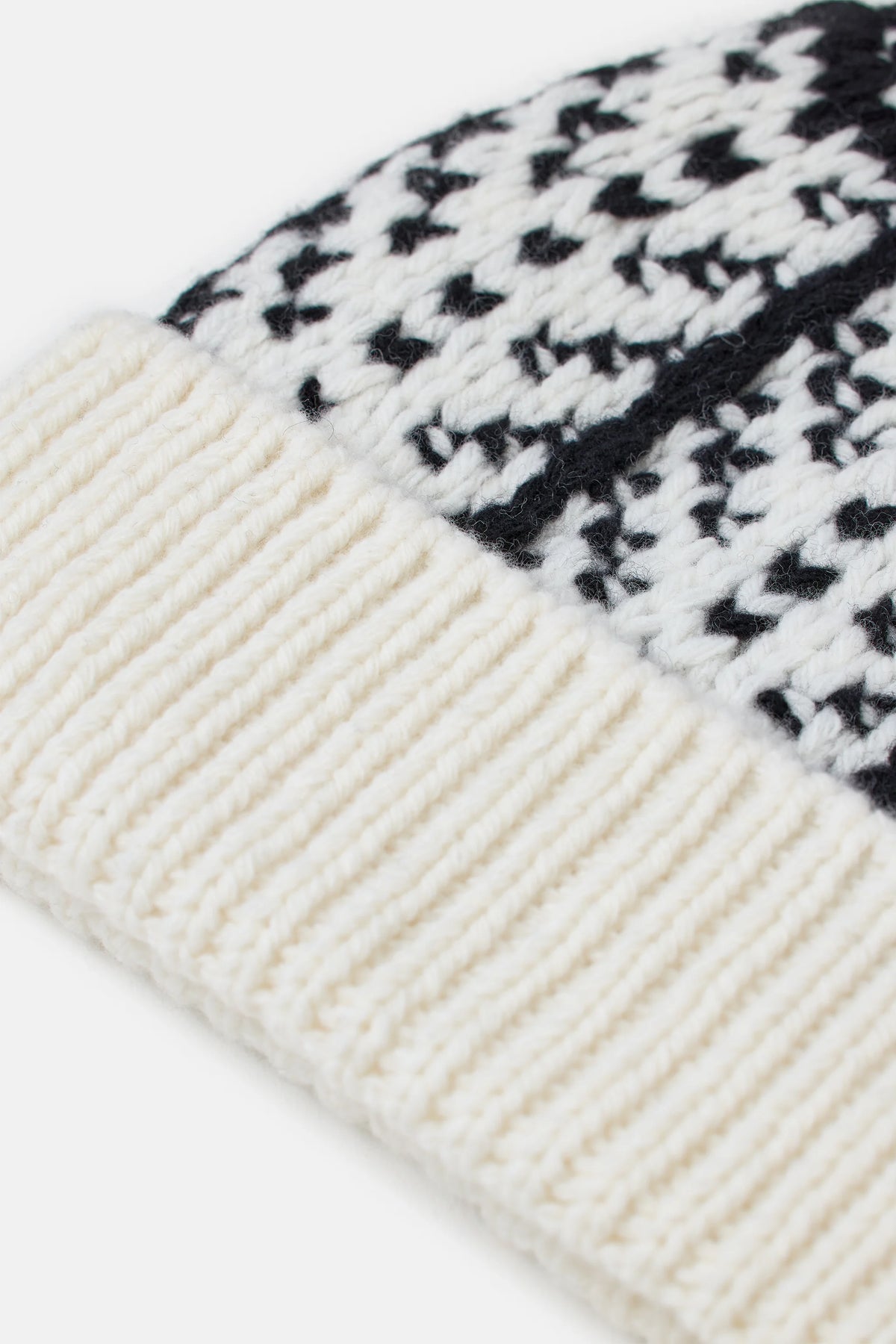 Closed Hat Ivory Jaquard