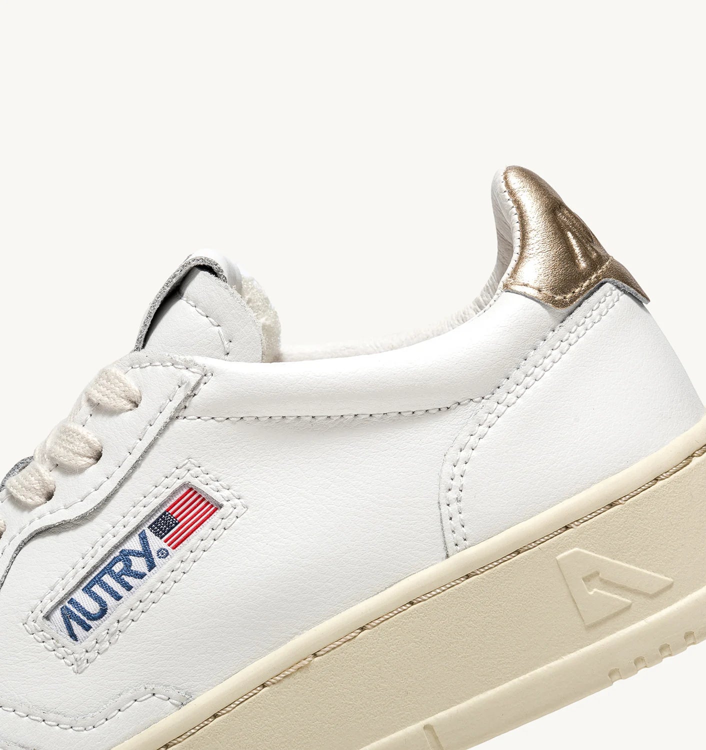 Autry LI06 White/Gold sneakers