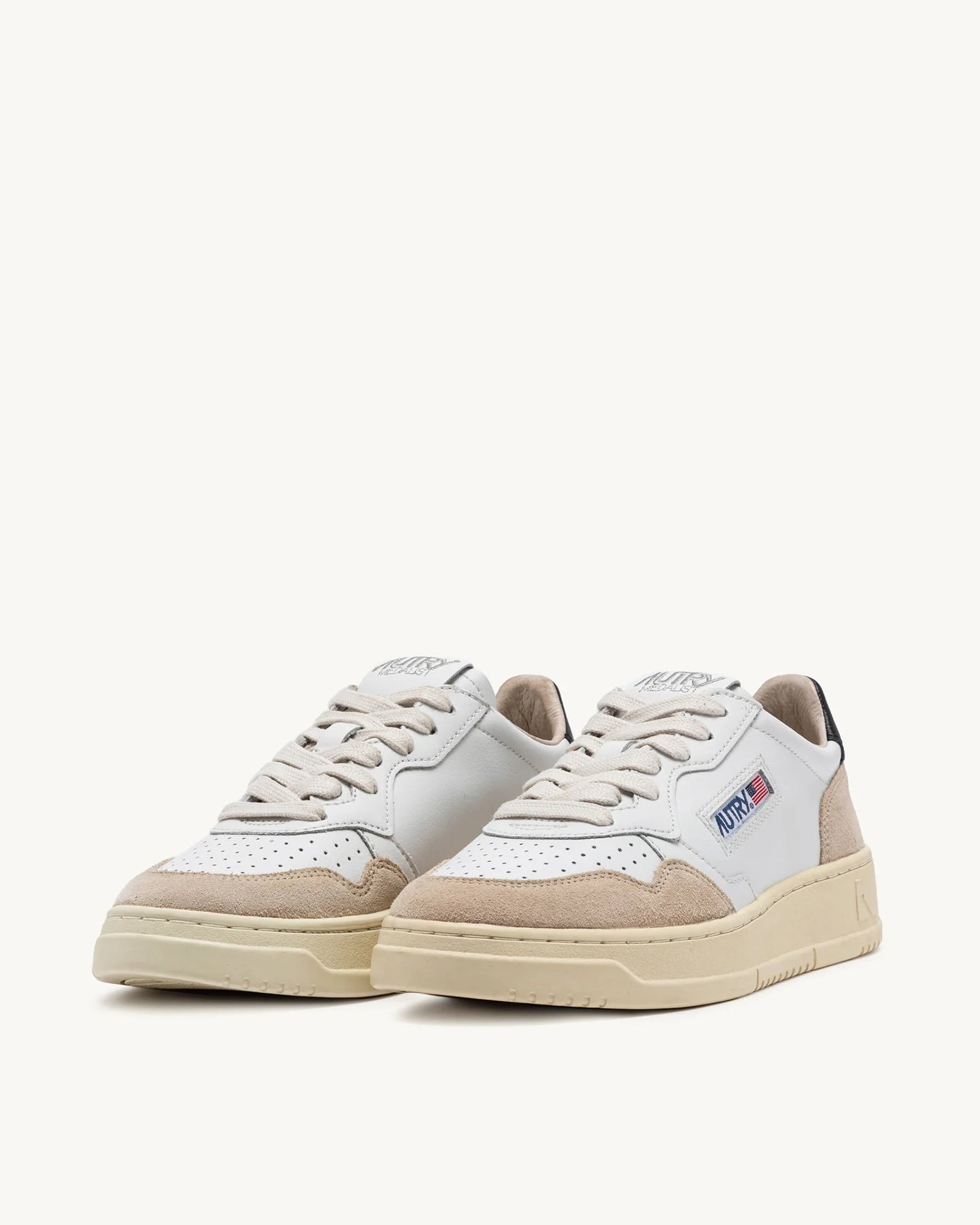 Autry LS21 White/Black sneakers