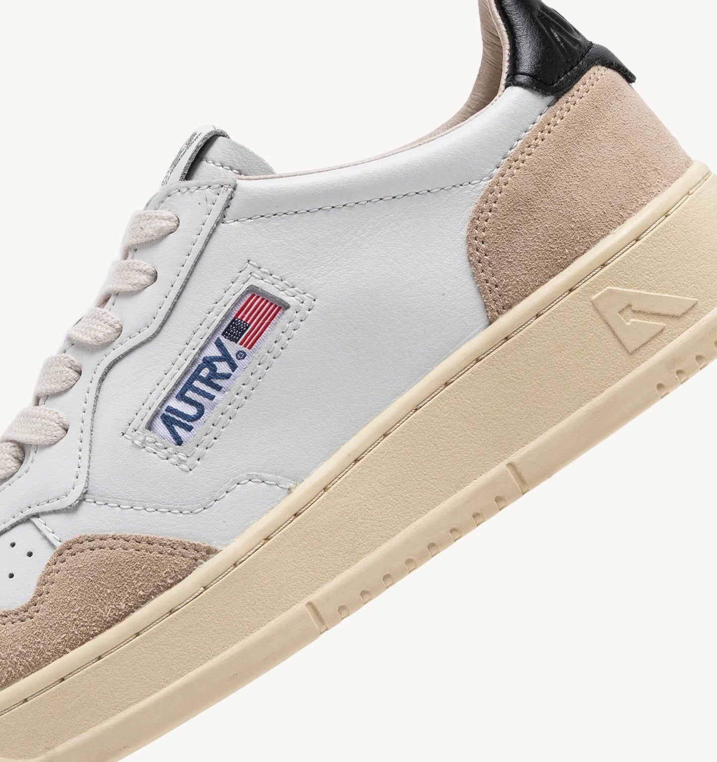 Autry LS21 White/Black sneakers