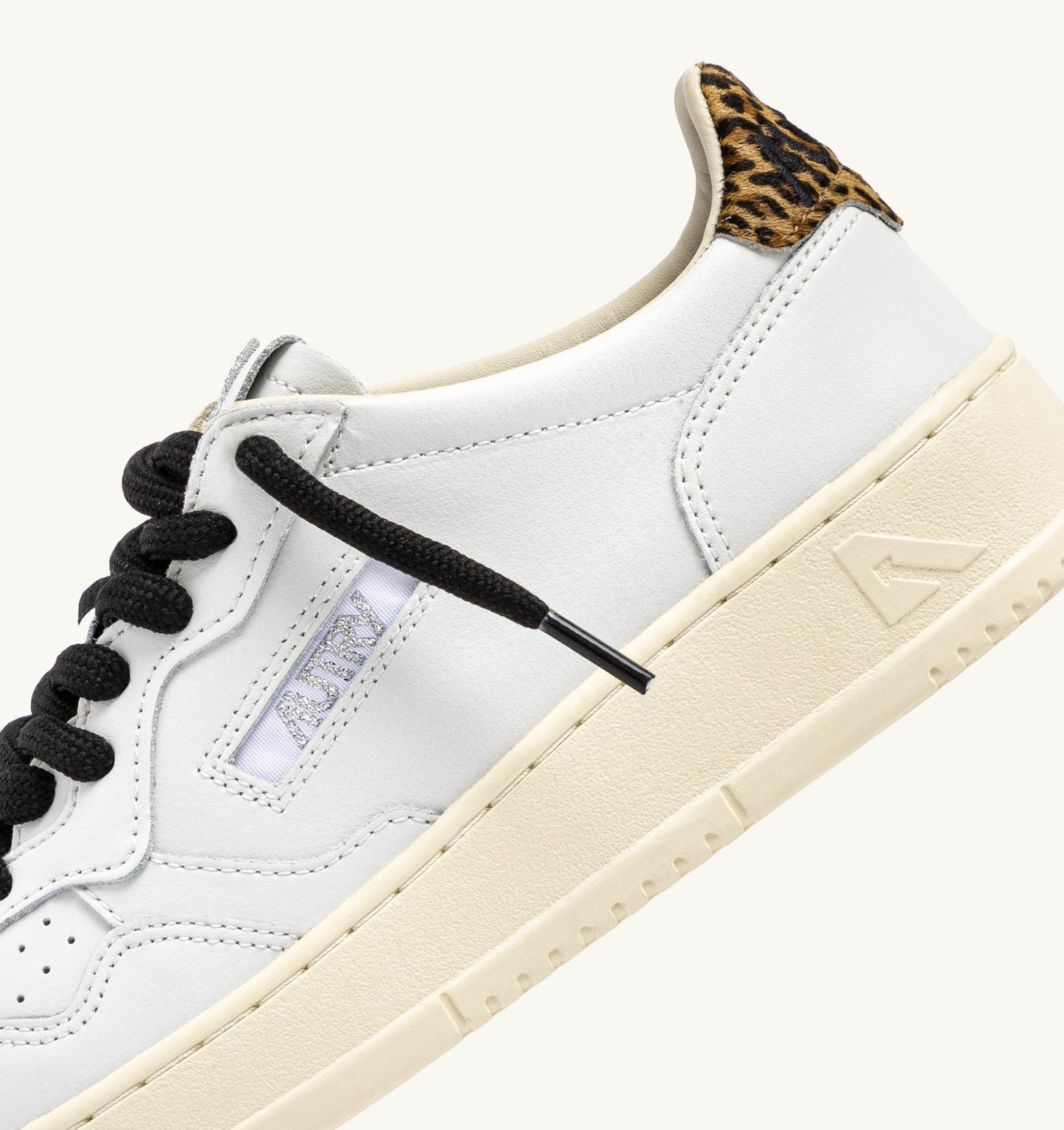 Autry OC01 White/Leopard sneakers