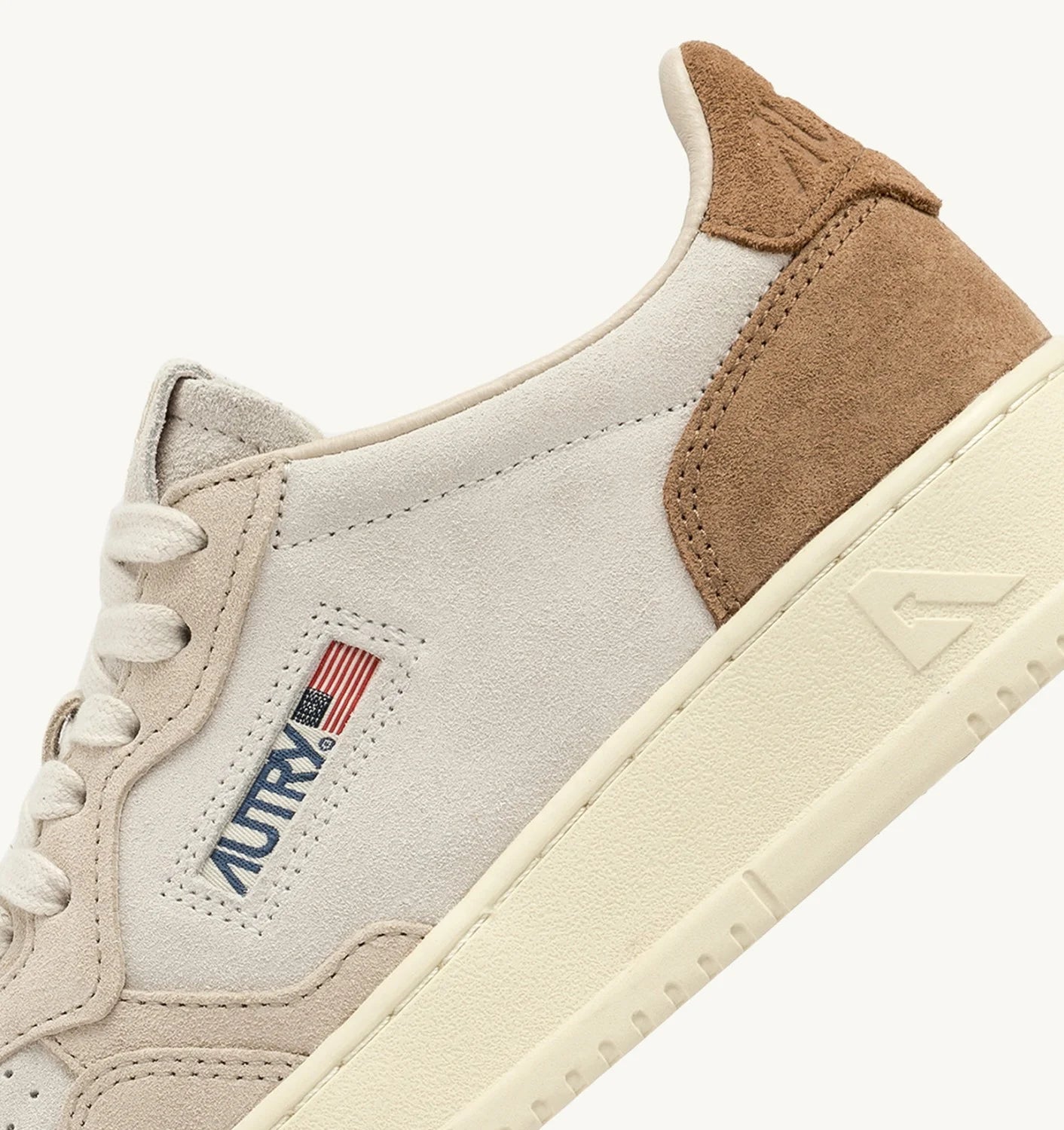Autry TS04 Tric Suede Pwd/Ebony sneakers