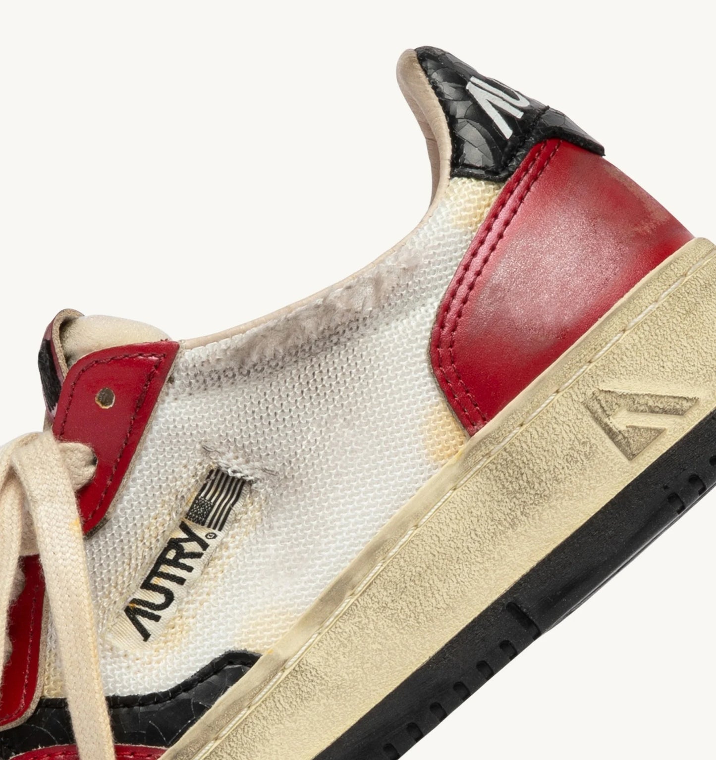 Autry KH02 White/Red sneakers