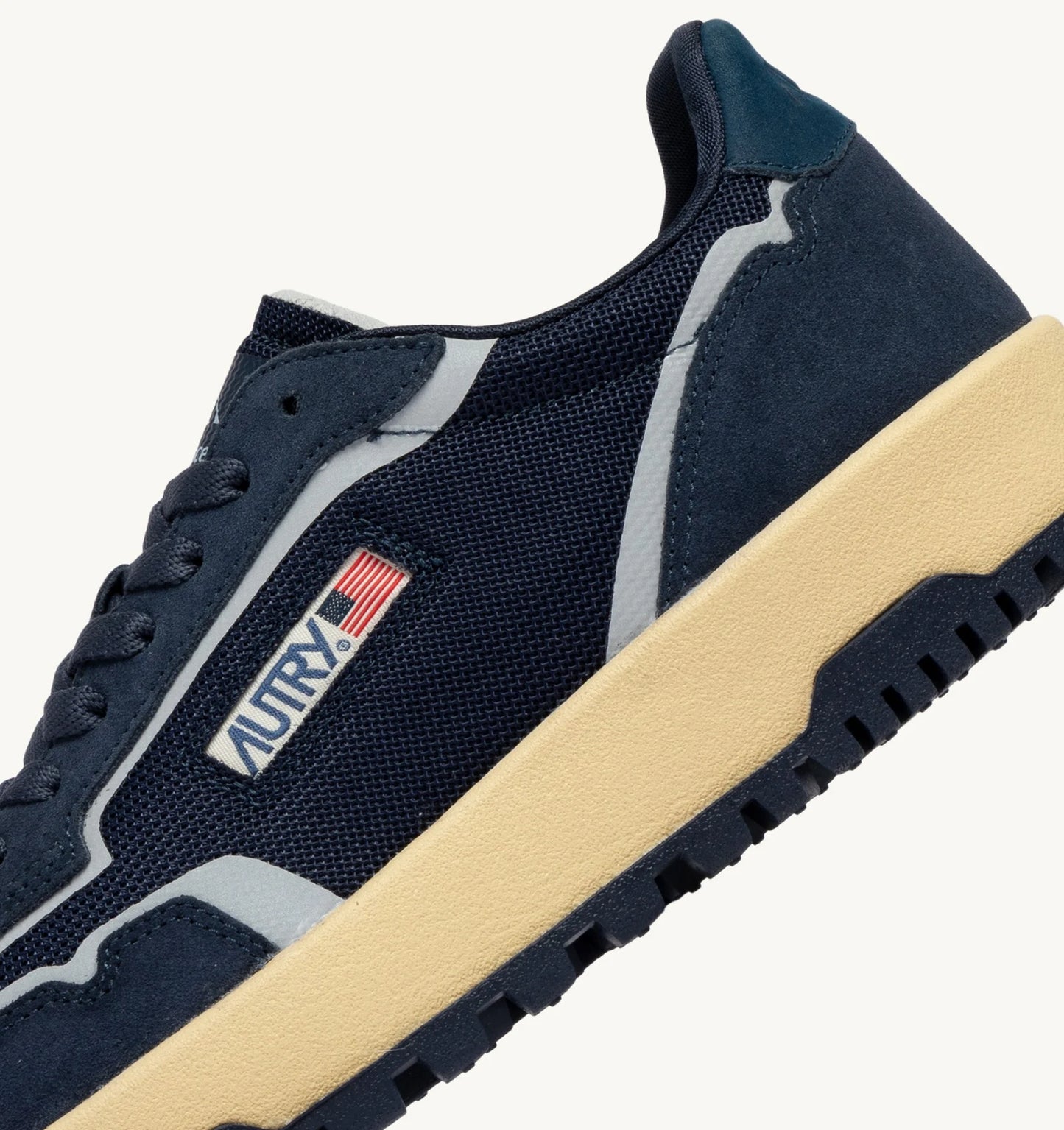 Autry AK12 Dragon/Nabuk Bluette sneakers