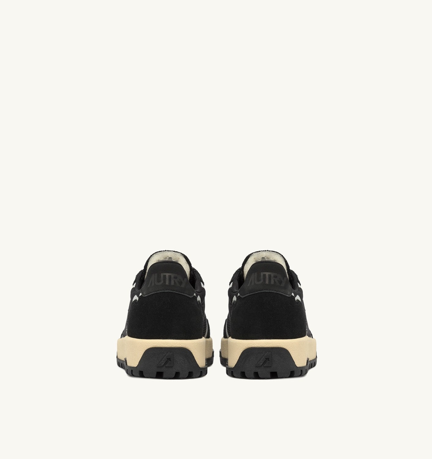 Autry AK06 Blak/Blak sneakers