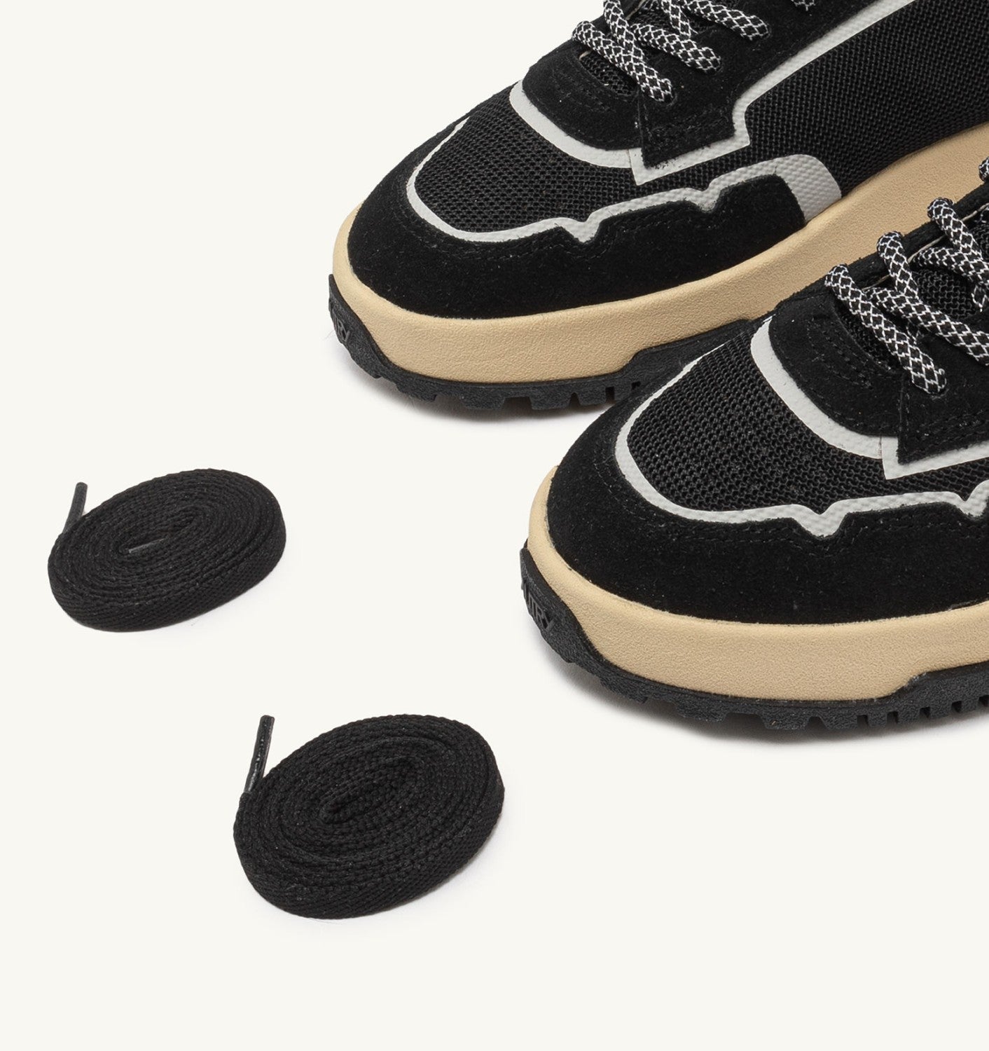 Autry AK06 Blak/Blak sneakers